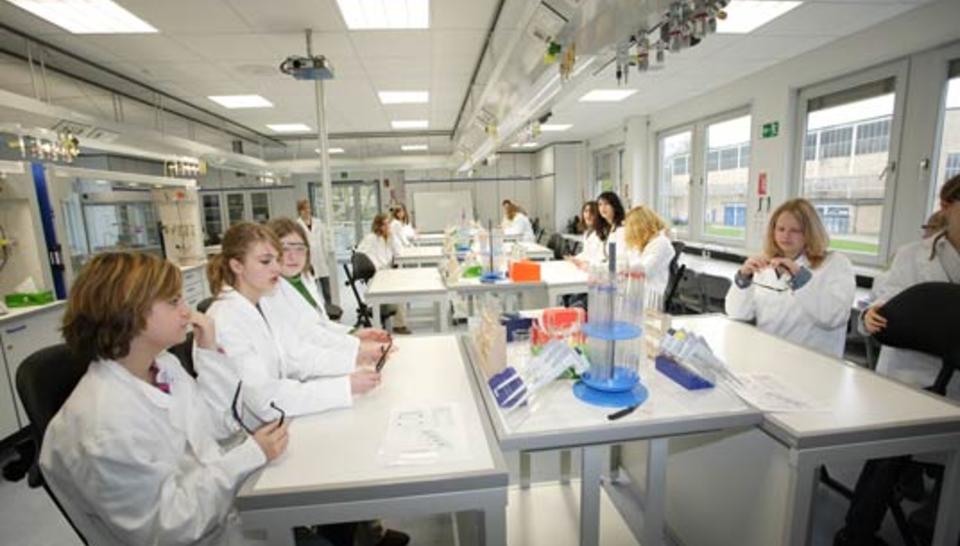 When scientists work with schoolchildren diaporama,9049-girlsday_06__0010.jpeg