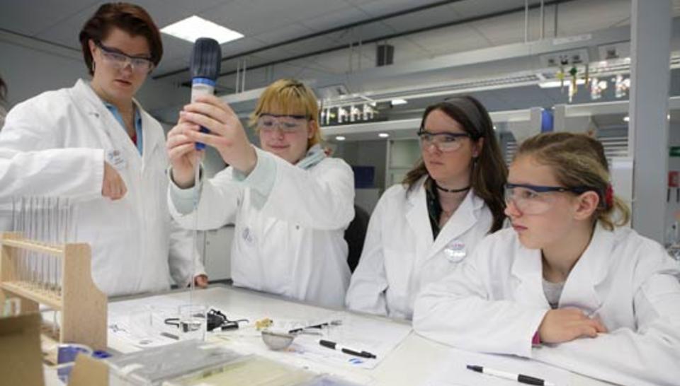 When scientists work with schoolchildren diaporama,9052-girlsday_06__0031.jpeg
