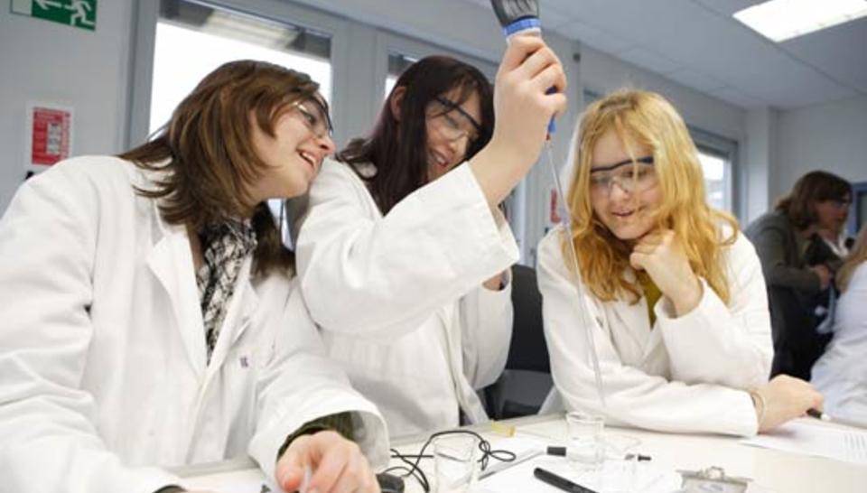 When scientists work with schoolchildren diaporama,9053-girlsday_06__0032.jpeg