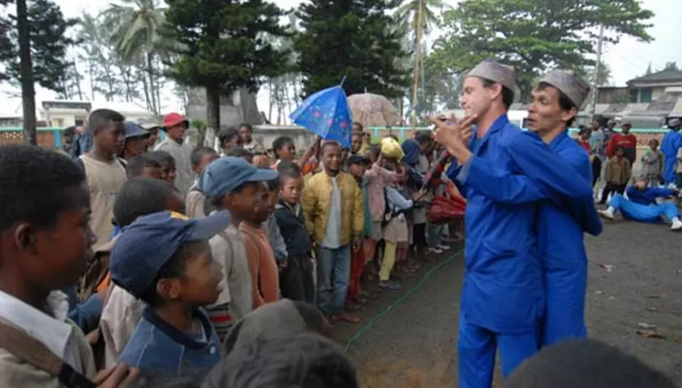 Clowns to Make Twins Acceptable diaporama,9119-Mada2006-01.jpeg