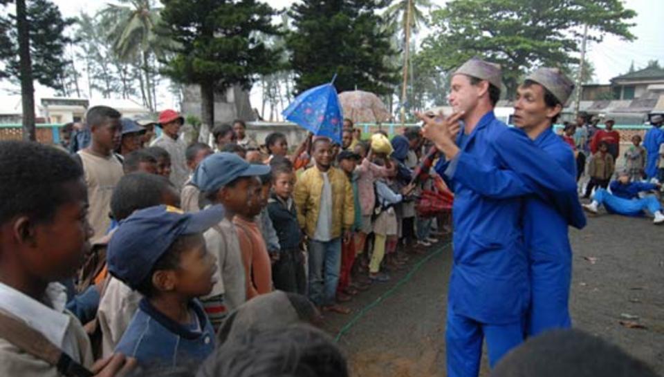 Clowns to Make Twins Acceptable diaporama,9119-Mada2006-01.jpeg