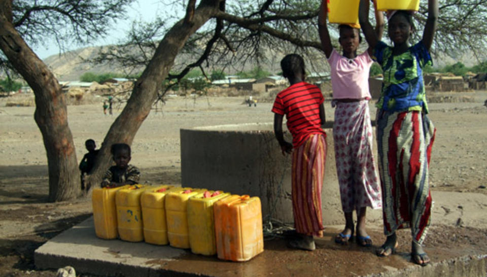 From Montreuil to Yelimane, in Mali diaporama,8917-3-corvée-d-eau-aux-puits-am.jpeg