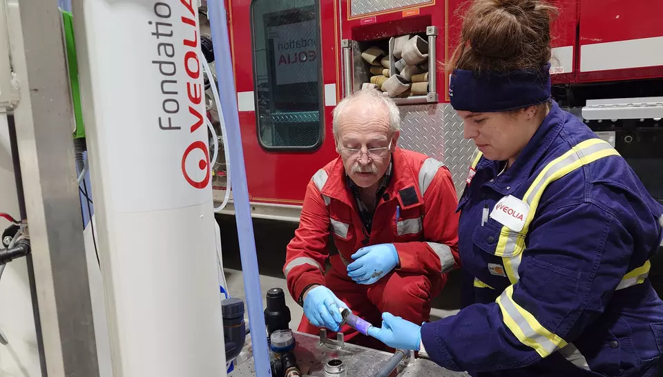Daryn Watson and Caroline Streib, Veoliaforce volunteers in Canada