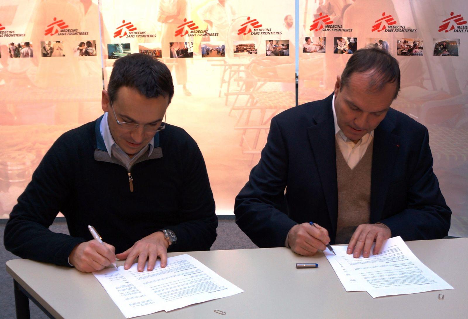 Assurer l'alimentation en eau d'un Centre de santé itinérant 10155,raw,MSF_Veolia-signature1_V2.jpg