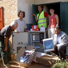 Association staff and high school students mobilized to supply electricity 8314,raw,7SD875-Anjou-Madagascar.jpg