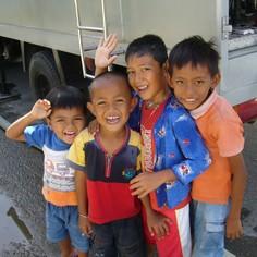 Organizing the distribution of drinking water 8824,raw,Indonesie-236.jpg