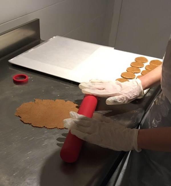 Inauguration d'une biscuiterie ouverte par l'association La Cloche.