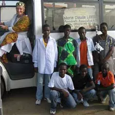 Un bus pour parcourir le long chemin vers l’école 6589,raw,301_togo.jpg