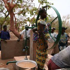 Young adolescents in difficulty, friends of a village in Burkina Faso 8421,raw,7SD982-Yenenga-1.jpg