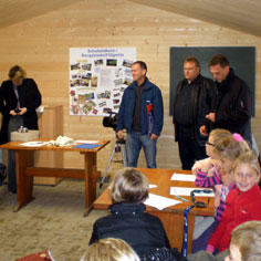 A nature class centre is building an ecological station featuring a log cabin and a stork's nest 8653,raw,9EN1260-236.jpg