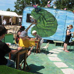 When the LBA caravans come by, the neighborhoods of Nantes smile 9342,raw,LBA.jpg