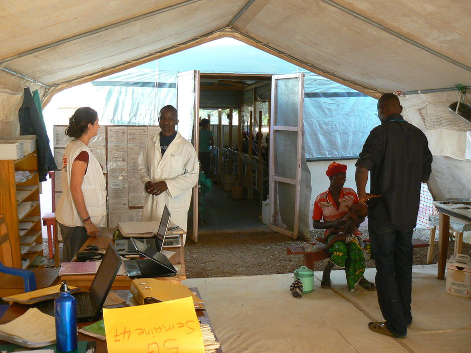 Recherche/innovation dans le domaine de l'humanitaire et expérience pilote d'électrification solaire 9882,raw,MSF109999.jpg