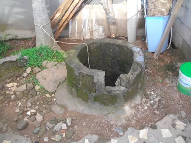 Drinking water for the children of the Timous childcare facility 9936,raw,2013---13HD1740---Les-Timous.JPG
