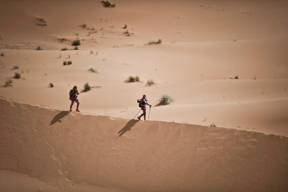 An smart race in the shadow of huge sand dunes 7837,raw,91_maroc.jpg