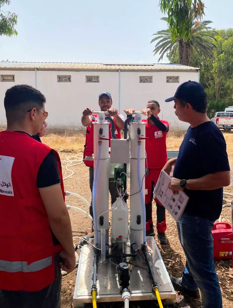 Formation de personnels du Croissant-Rouge marocain au déploiement de l'Aquaforce 2000, par les volontaires Veoliaforce de la fondation Veolia, juillet 2026