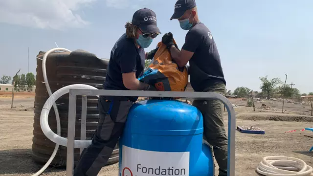 Aquaforce, 5000, Filling the carbon filter with bags of activated carbon